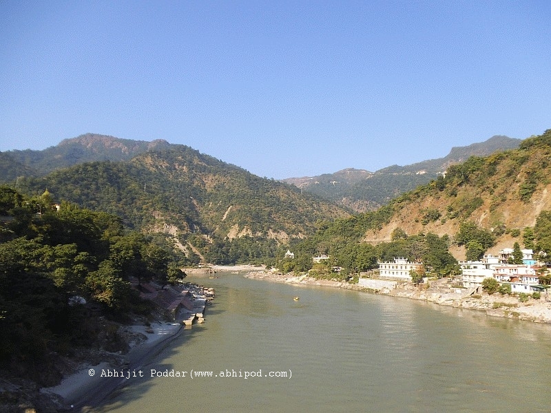 Panoramic view of the Ganges from atop the Lakshman Jhoola